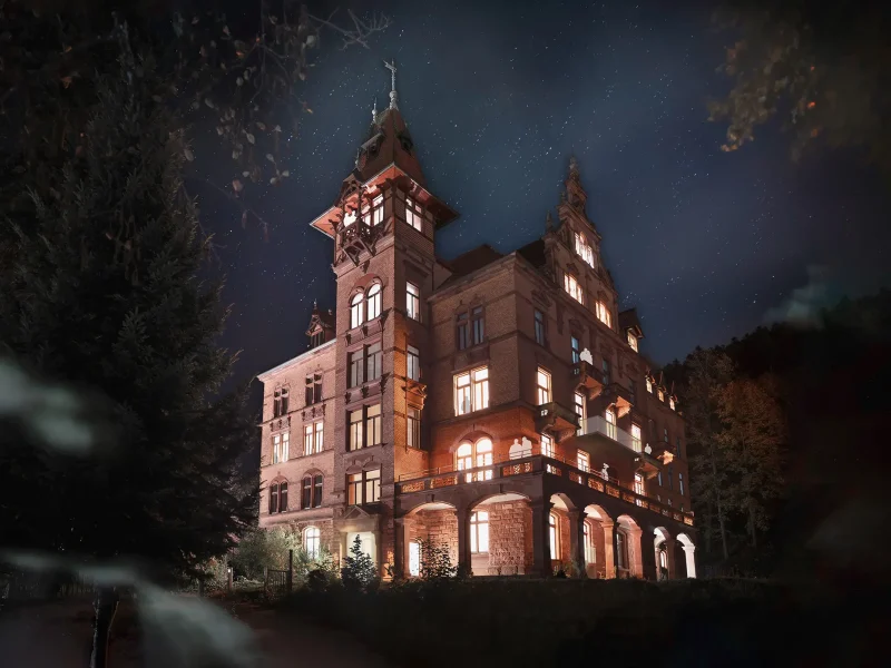 Schloss Rothschild in Nordrach bei Nacht