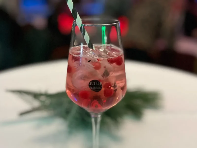 Cocktail im Schwarzwaldhotel Gengenbach - Weihnachtsfeier orbau Firmengruppe