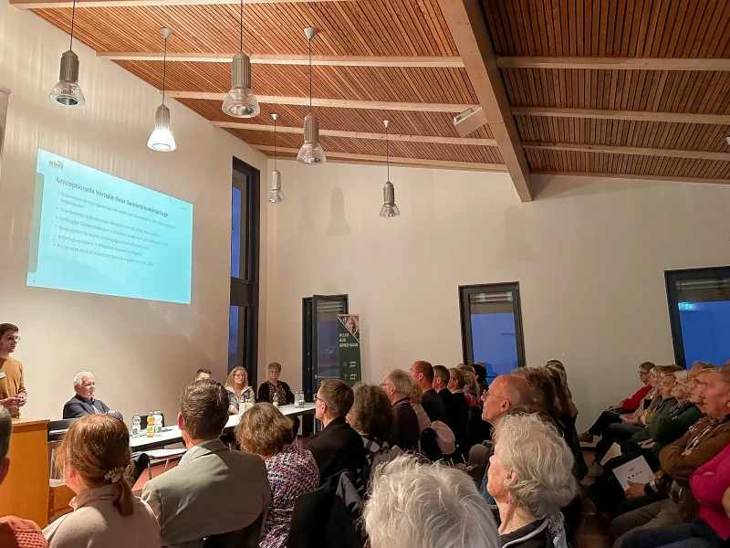 Luca Isenamnn bei der Infoverantaltung in Fischerbach