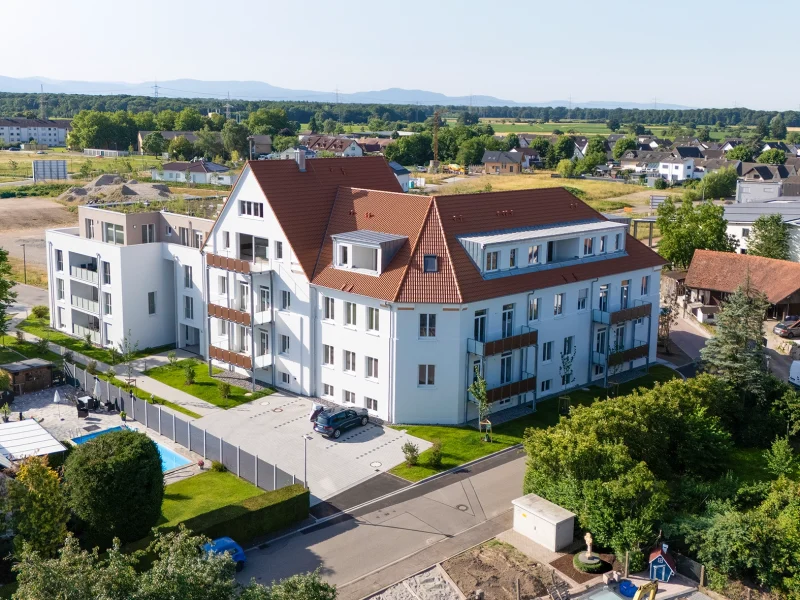 Luftaufnahme von modernen Eigentumswohnungen in Rheinau