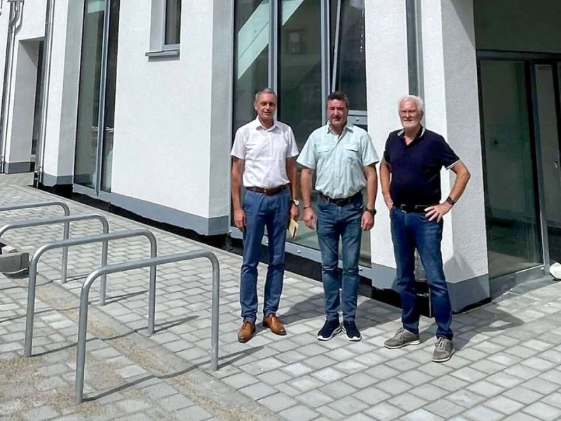 Foto_mit_Bürgermeister_Pfundstein_Investor_Behrle_OrbauChef_Isenmann