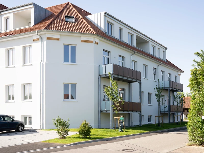 Eckansicht eines modernen Mehrfamilienhauses in Rheinau