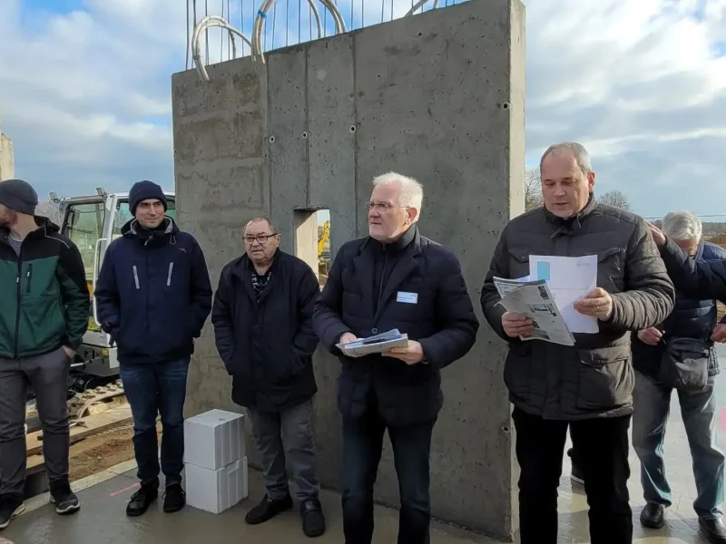Bürgermeister und Burkhard Isenmann bei der Grundsteinlegung Seniorenwohnanlage Waghäusel Kirrlach
