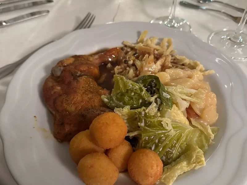Hähnchen-Menü der Weihnachtsfeier
