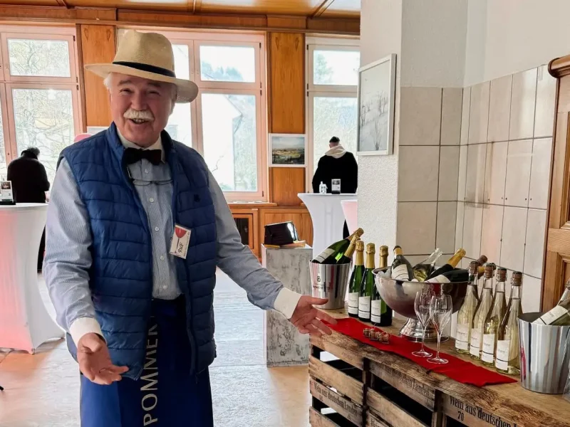 Leckerer und sympathischer Sektempfang von Rolf Paninka