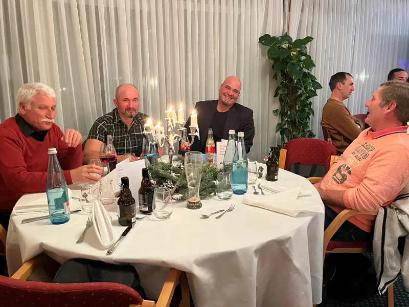 Mitarbeiter auf der Weihnachtsfeier 2022 im Schwarzwaldhotel in Gengenbach