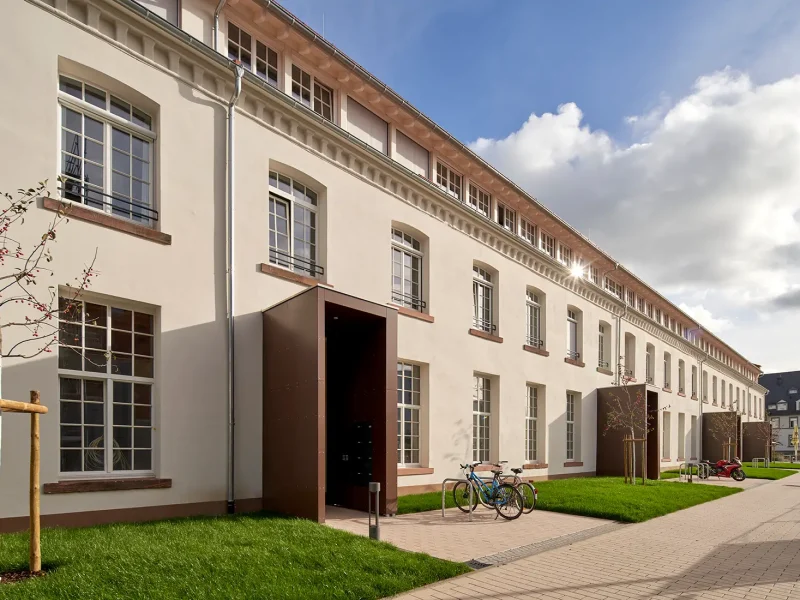 Fertiggestelltes Weberei Gebäude mit restaurierten, modernen Wohnungen