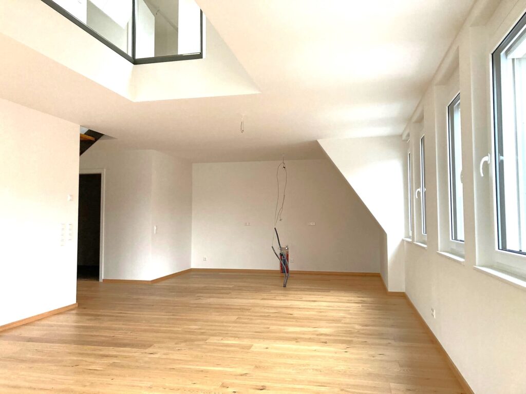 Geräumiger Wohnraum mit Galerie und viel Licht